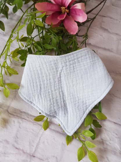 Babyhalstuch aus Musselin in blau