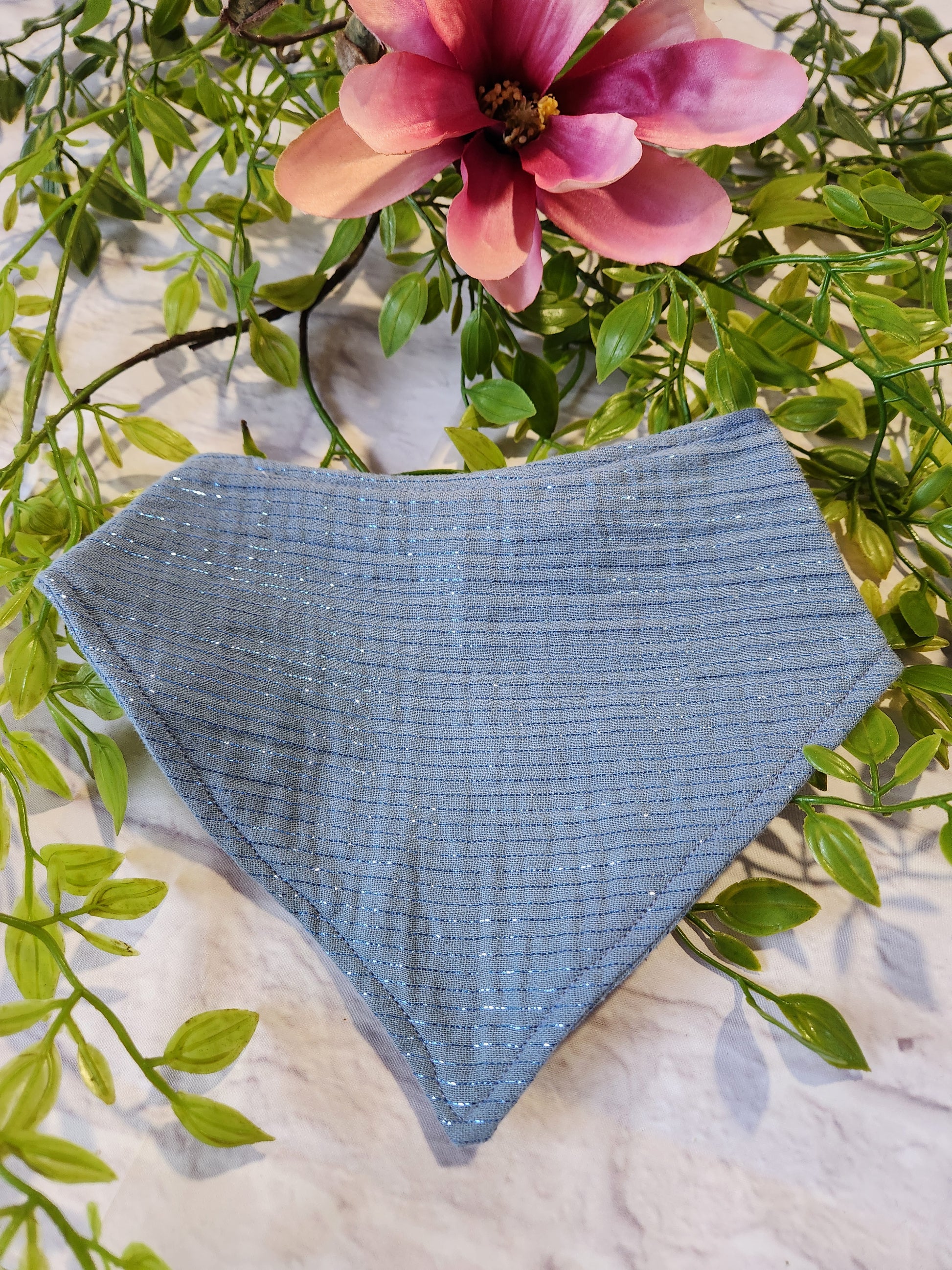 Babyhalstuch  blau mit Glitzer Streifen aus Musselin