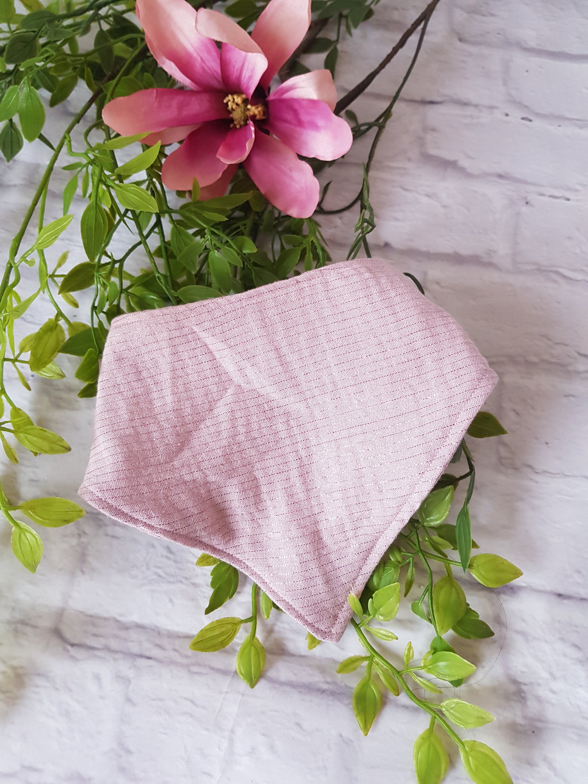 Babyhalstuch aus Musselin in rosa mit Glitzer Streifen