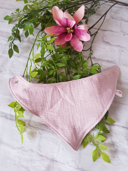 Aufgeklapptes Babyhalstuch aus Musselin in rosa mit Glitzer Streifen