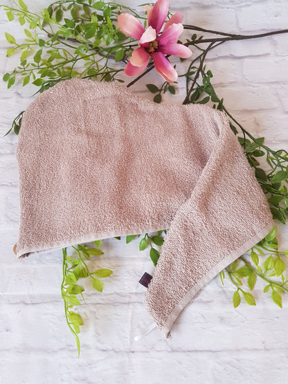 Turban Handtuch in caramel braun liegend